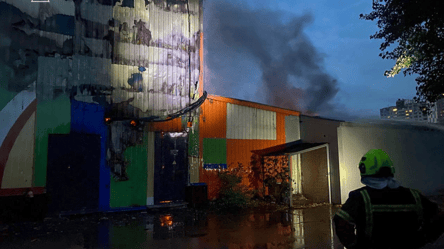 Пожежа в супермаркеті в Києві — в ДСНС показали наслідки - 290x166