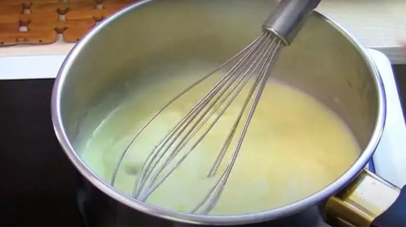 рецепт пирога Завиток, знадобиться всього 2 яблука і найпростіший крем