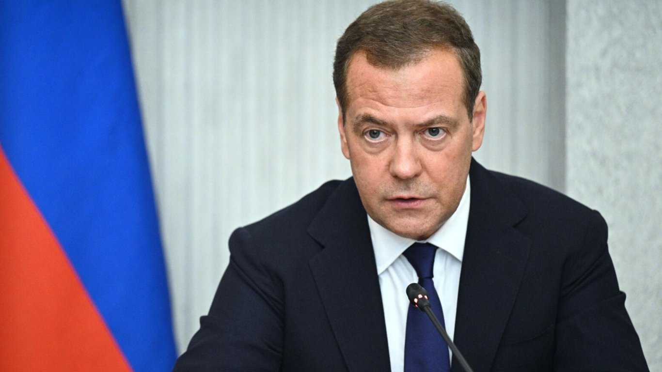 Медведев угрожает "утопить Британию в морской бездне": что случилось