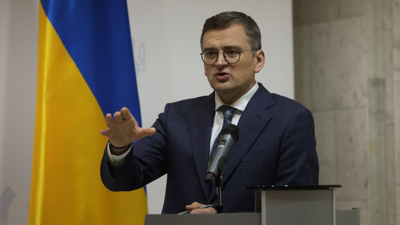 Юрист пояснил законность решения МИД Украины остановить предоставление консульских услуг призывникам