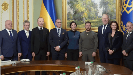 Зеленский провел встречу со спикерами парламентов шести иностранных государств - 285x160