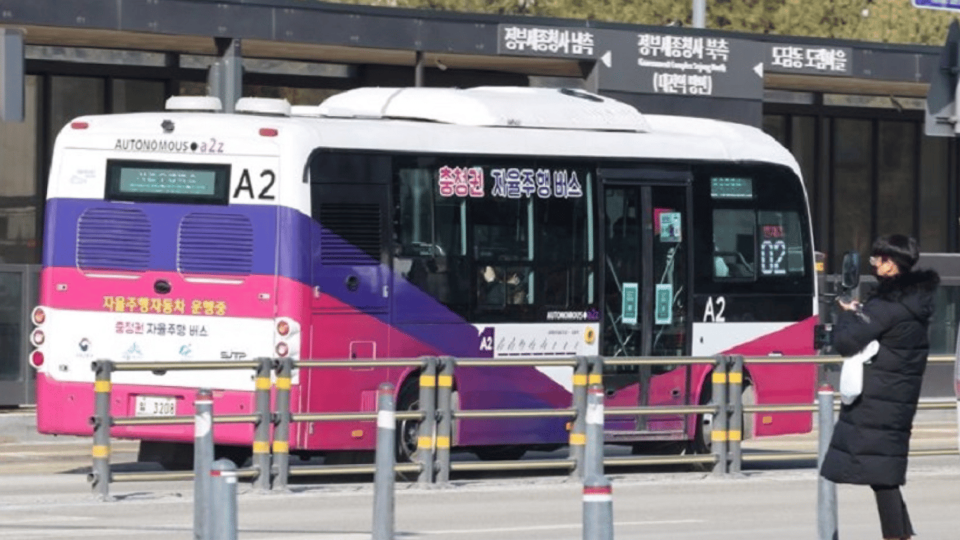 У Південній Кореї почали курсувати перші безпілотні автобуси