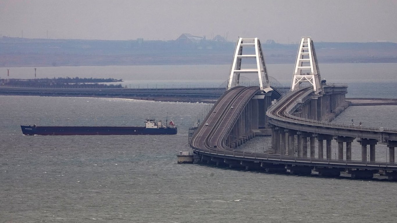 В РФ заявили, что Украина в очередной раз пыталась атаковать Крымский мост
