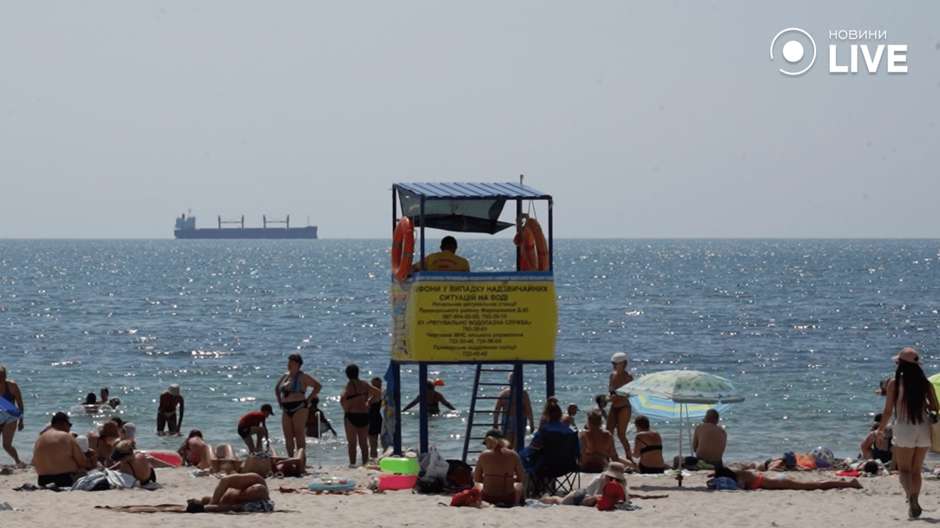 Рятувальники на пляжі. 