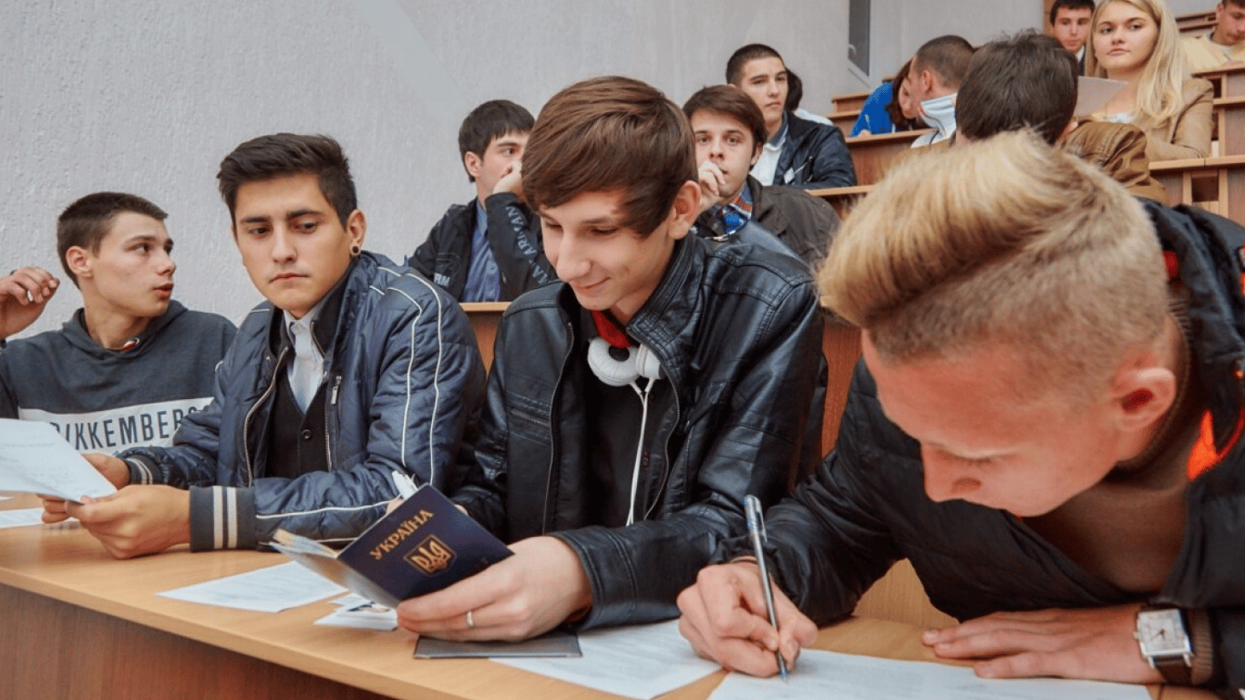 Мобілізація студентів в Україні: кого це стосується