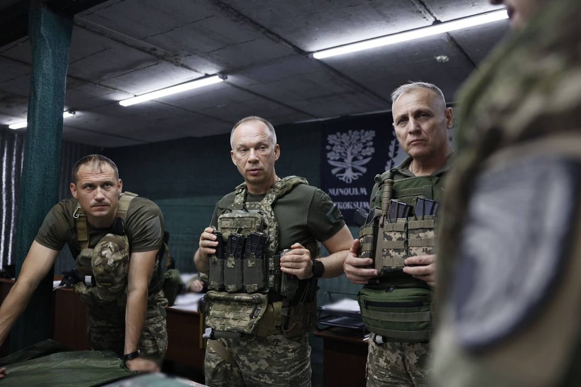Командувач Сухопутних військ ЗСУ генерал-полковник Олександр Сирський та українські військові під Бахмутом