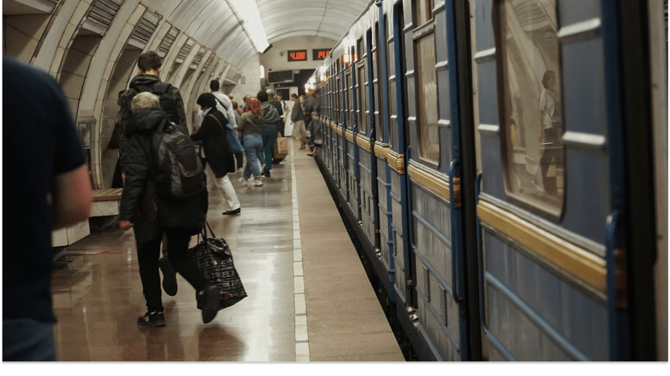 В метро Киева объяснили деталь, которую не все замечают на табло