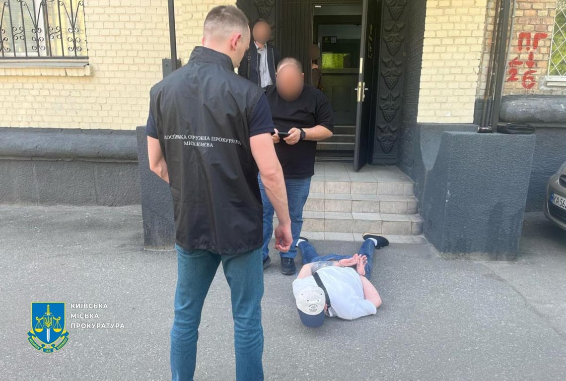 Виїзд за кордон ухилянти