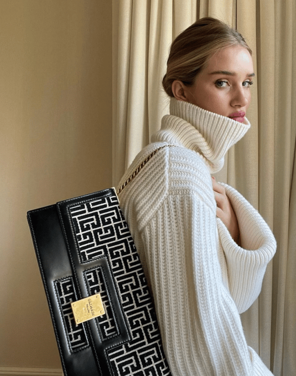 Аксесуари грають ключову роль в образі