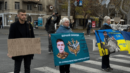 Помним героев — в Одессе ввели новую систему на светофорах - 290x166