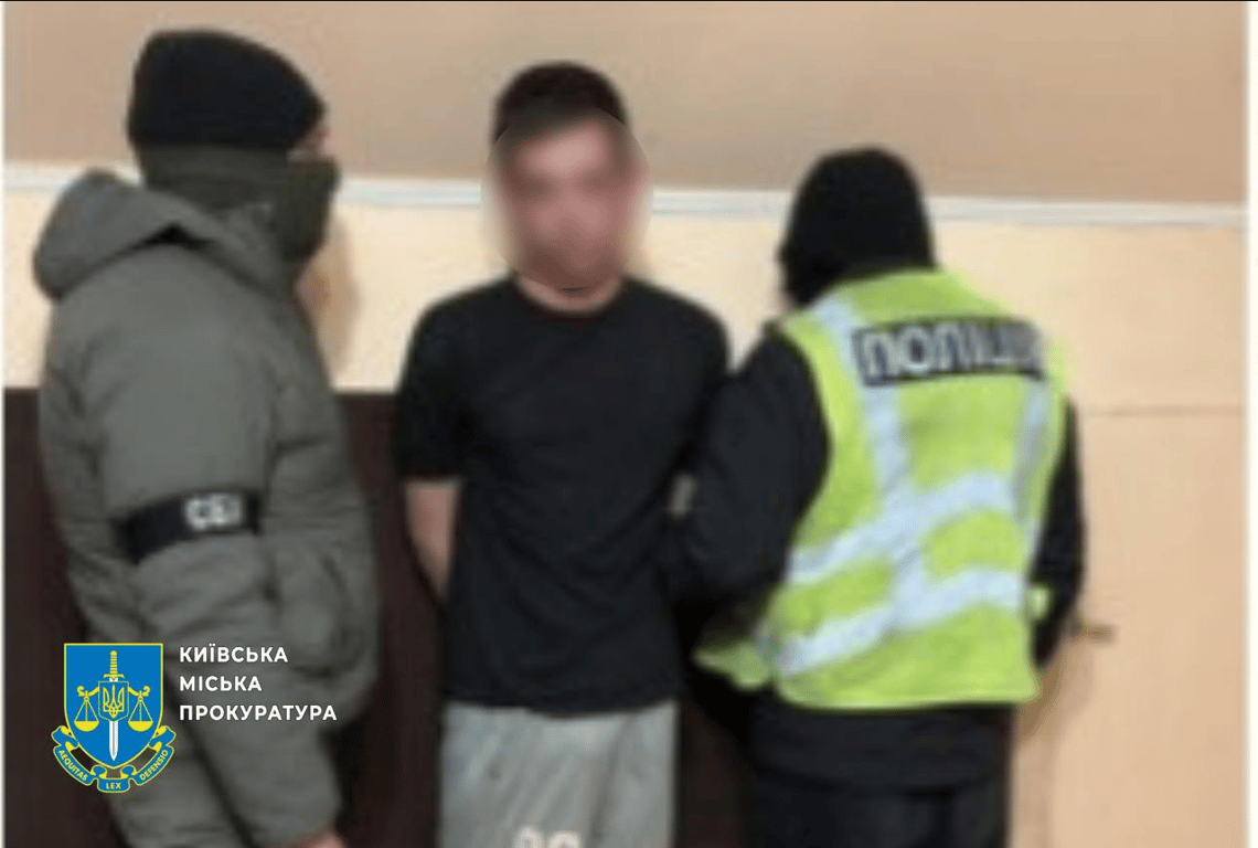 У Києві хлопці підпалили авто військових — їм оголошено підозру - фото 1