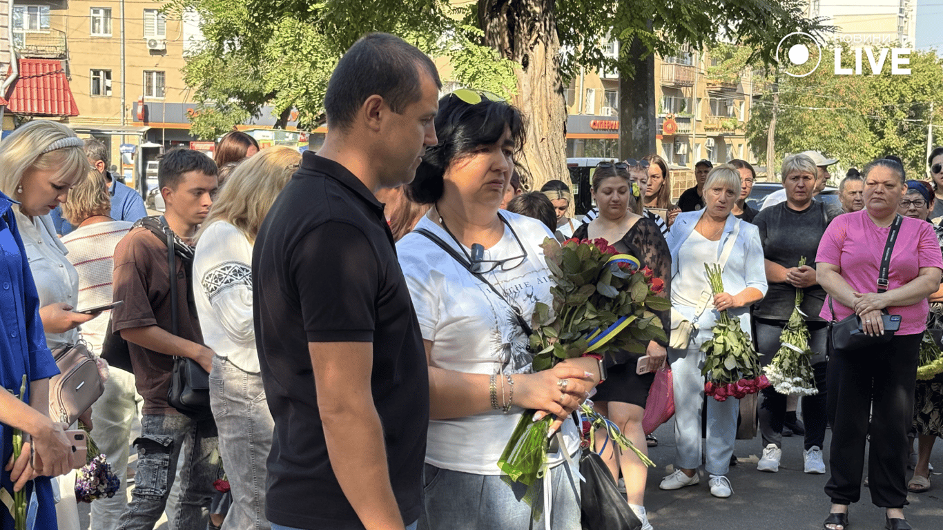 В Одесі відкрили новий стенд пам’яті загиблих воїнів — фото - фото 3