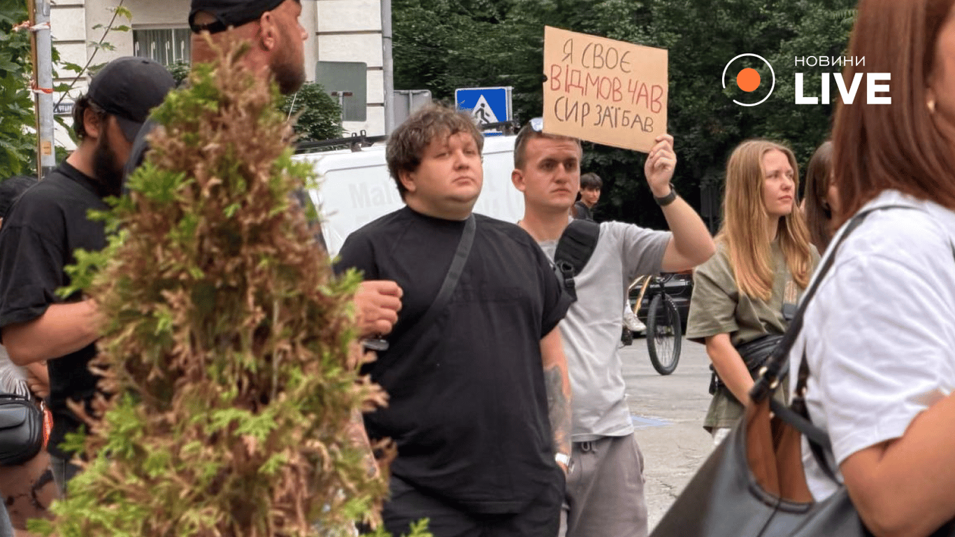 У Києві знову відбувся мітинг проти відставки Федорова з посади міністра оборони - фото 4