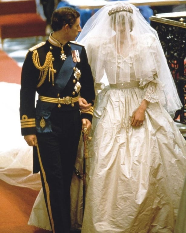 Дизайнерка весільної сукні принцеси Діани ледь не втратила свідомість під час королівського весілля - фото 1