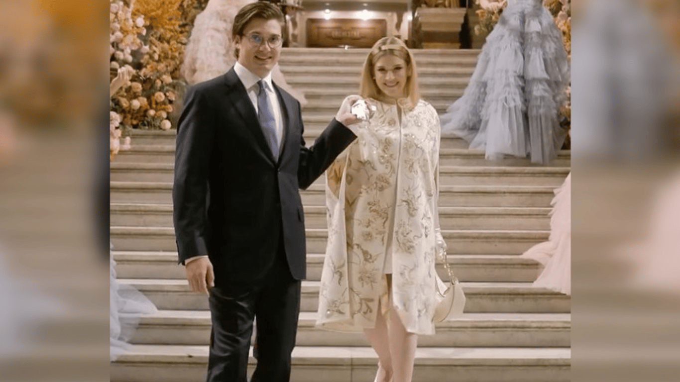Показ Chanel и ужин в Версале — в Париже отпраздновали одну из самых дорогих свадеб
