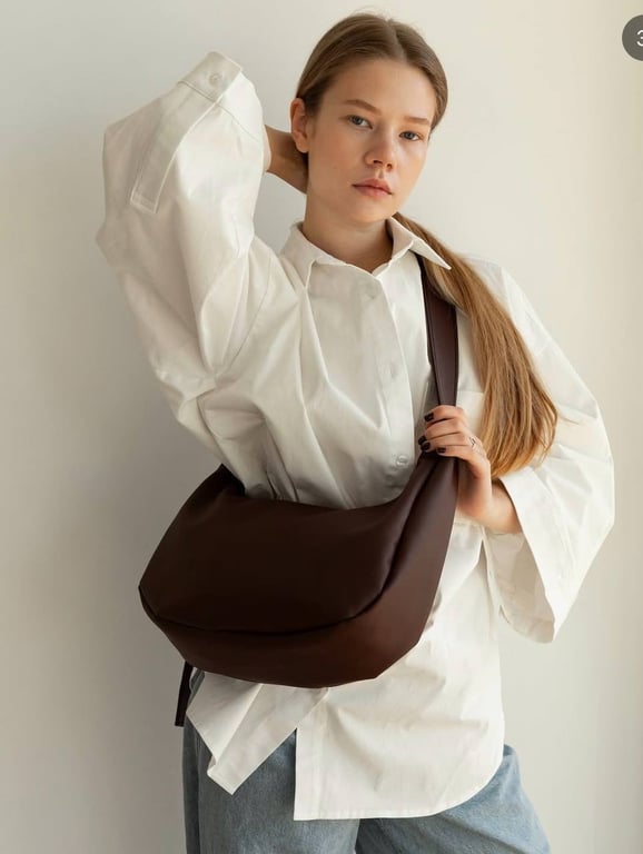 Стильні образи з коричневою сумкою — топ модних ідей - фото 3