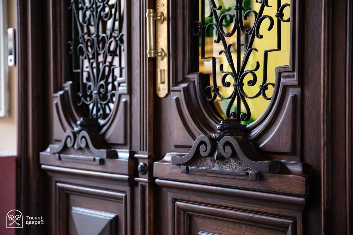 Решітка на дверях