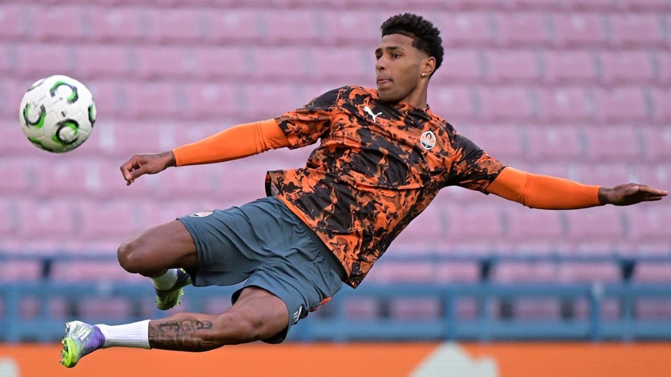 Манчестер Юнайтед следит за Винисиусом Тобиасом из Шахтера