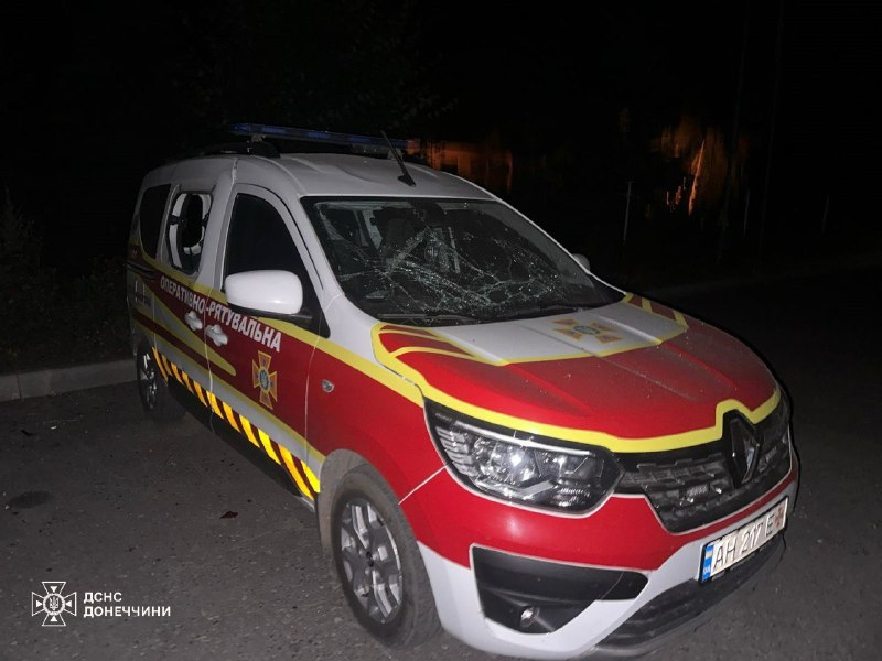 Зруйнований автомобіль рятувальників