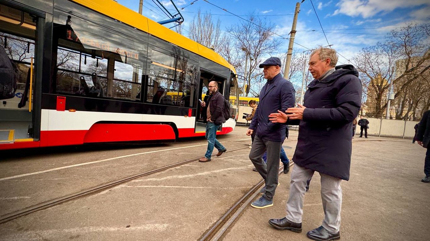 В Одесі вже курсує низькопідлоговий трамвай "Татра"