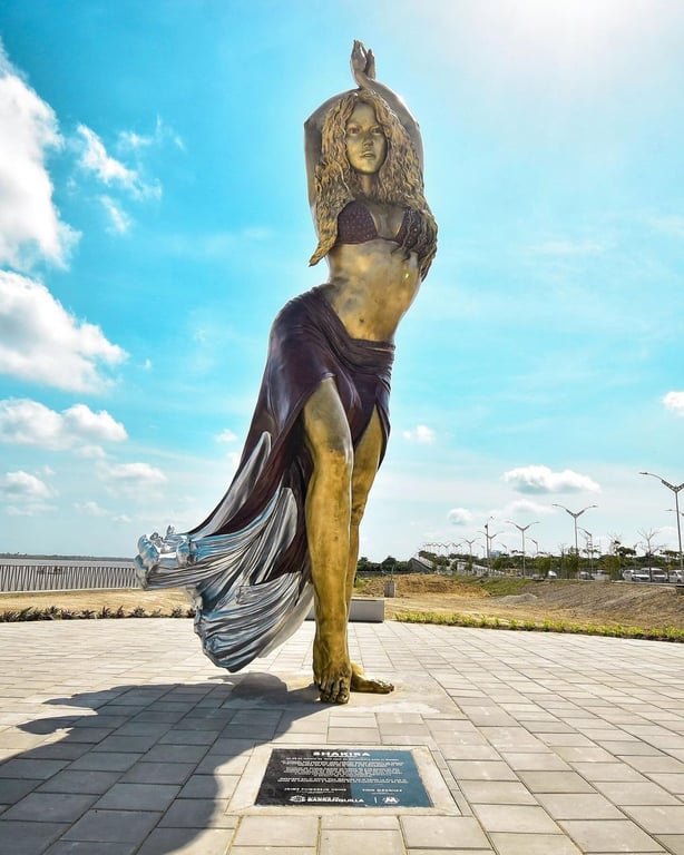 На батьківщині Шакіри відкрили статую, присвячену її досягненням. Фото: instagram.com/shakira/