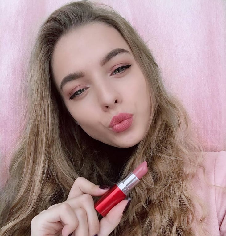 Рожева помада завжди має доречний вигляд