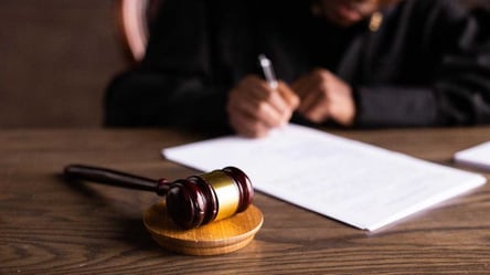 Бывший глава районного суда во Львовской области незаконно подписал документы - 285x160