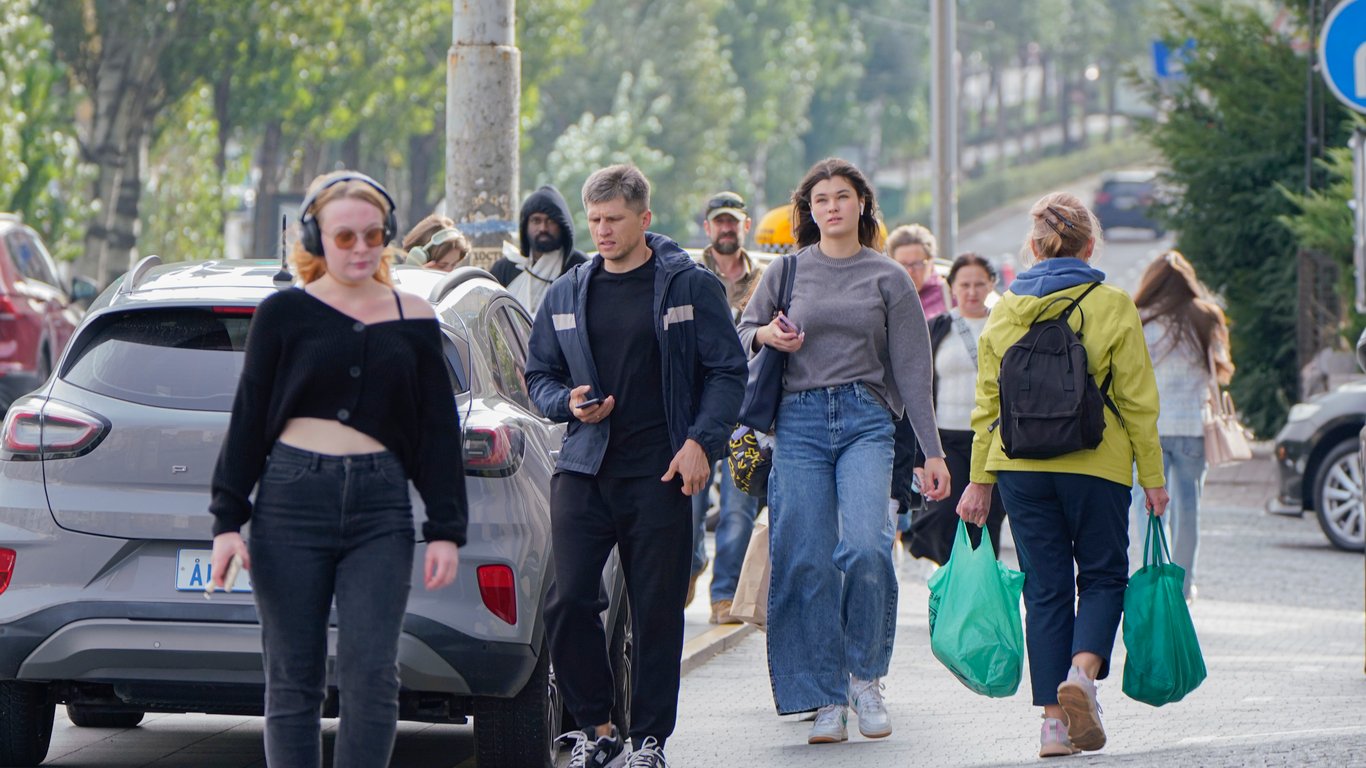 Народжуваність в Україні стрімко падає - причини - новини