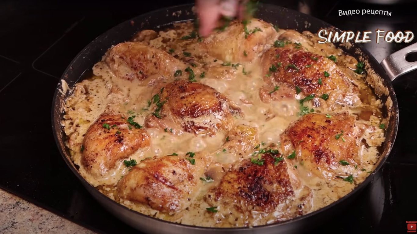 курячі гомілки та стегна з печерицями за французьким рецептом