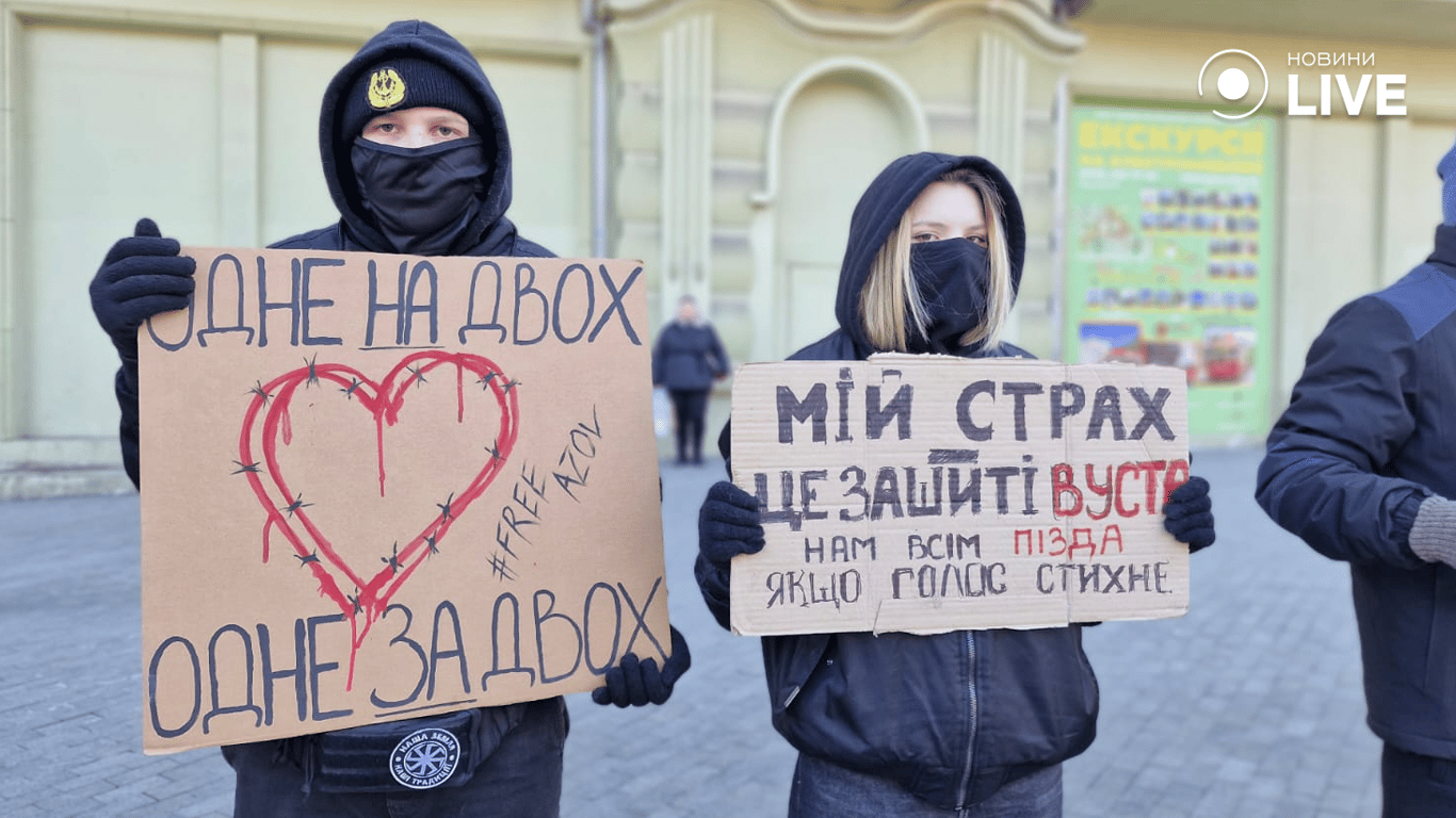 На головній вулиці Одеси проходить мітинг — фоторепортаж - фото 11