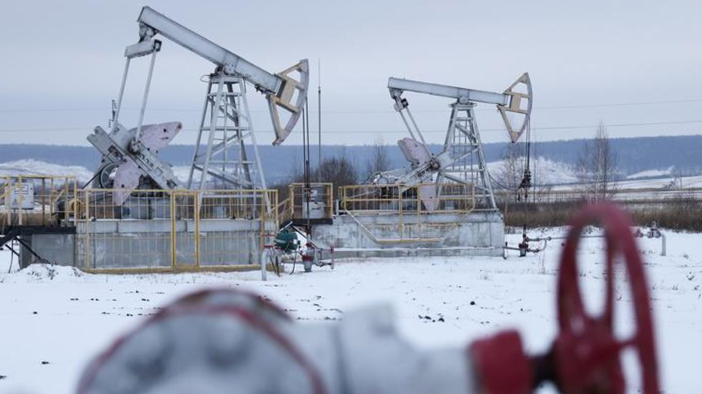 Санкції проти росії — росіяни скоротять видобуток нафти