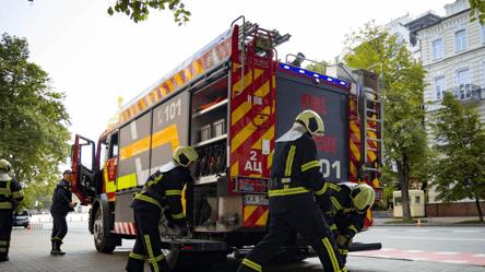 У Києві спалахнула пожежа у торговельному центрі - 285x160