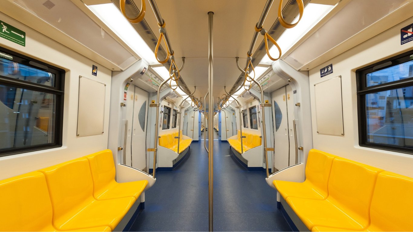 У Києві планують купити 50 нових, наскрізних вагонів метро