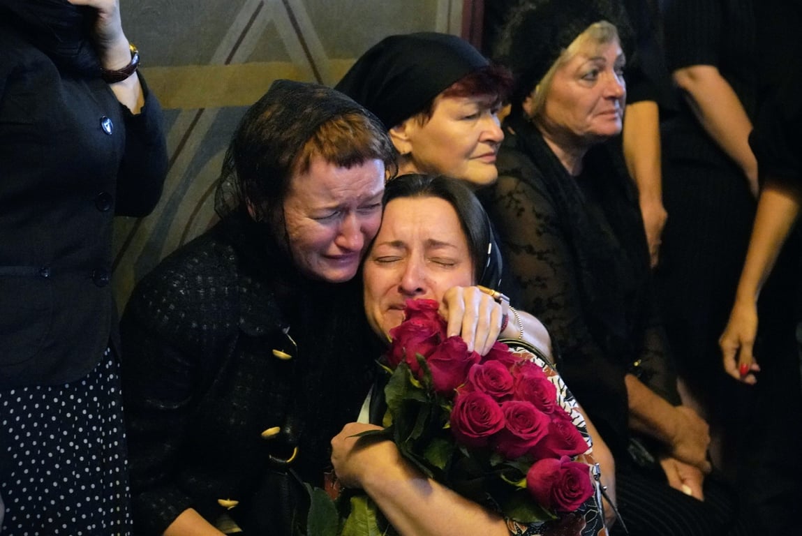 В Киеве попрощались с советником главы Минстратегпрома и его супругой, погибших в ДТП - фото 3