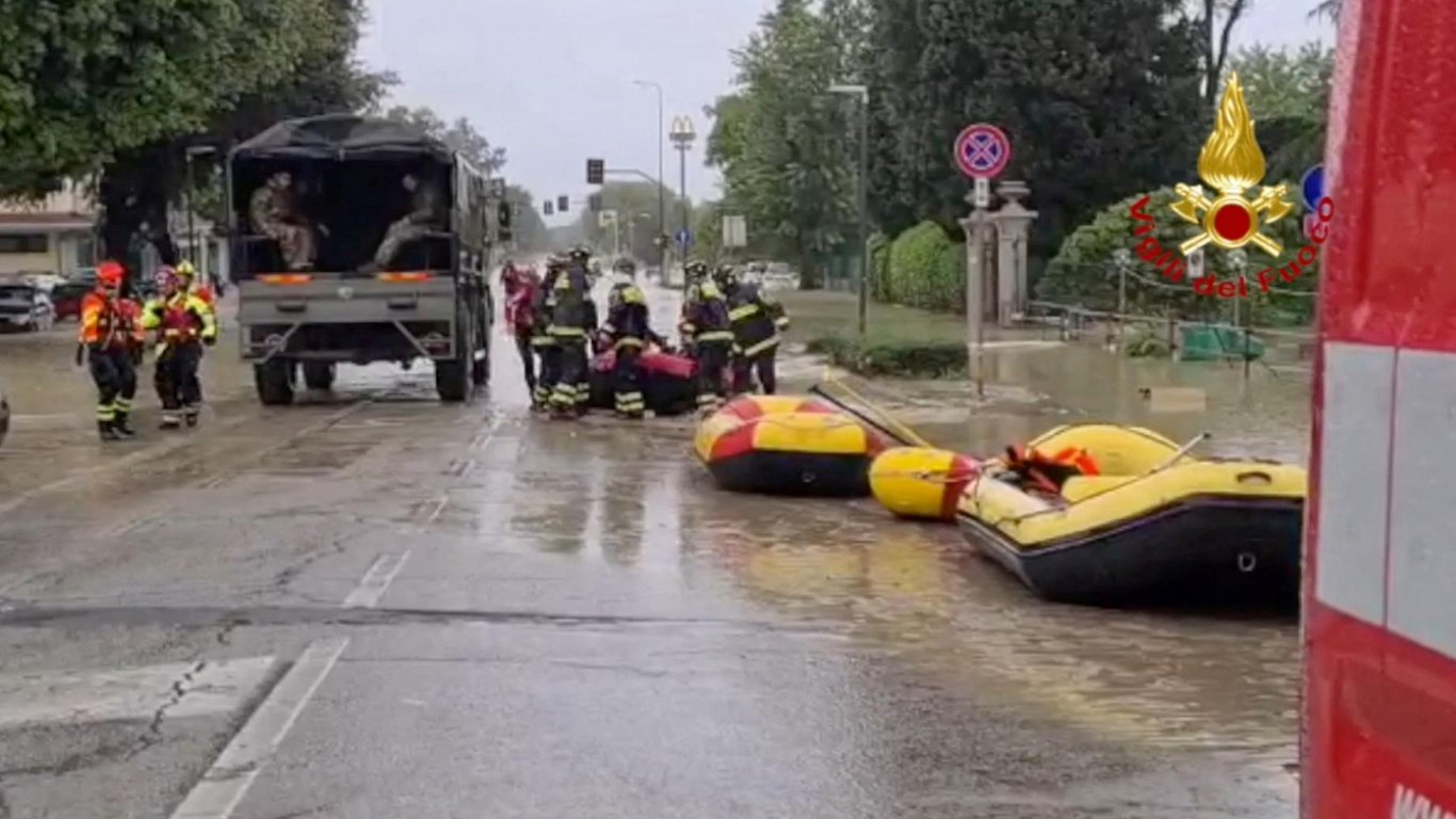 Повінь убила трьох людей на півночі Італії, тисячі евакуйовані