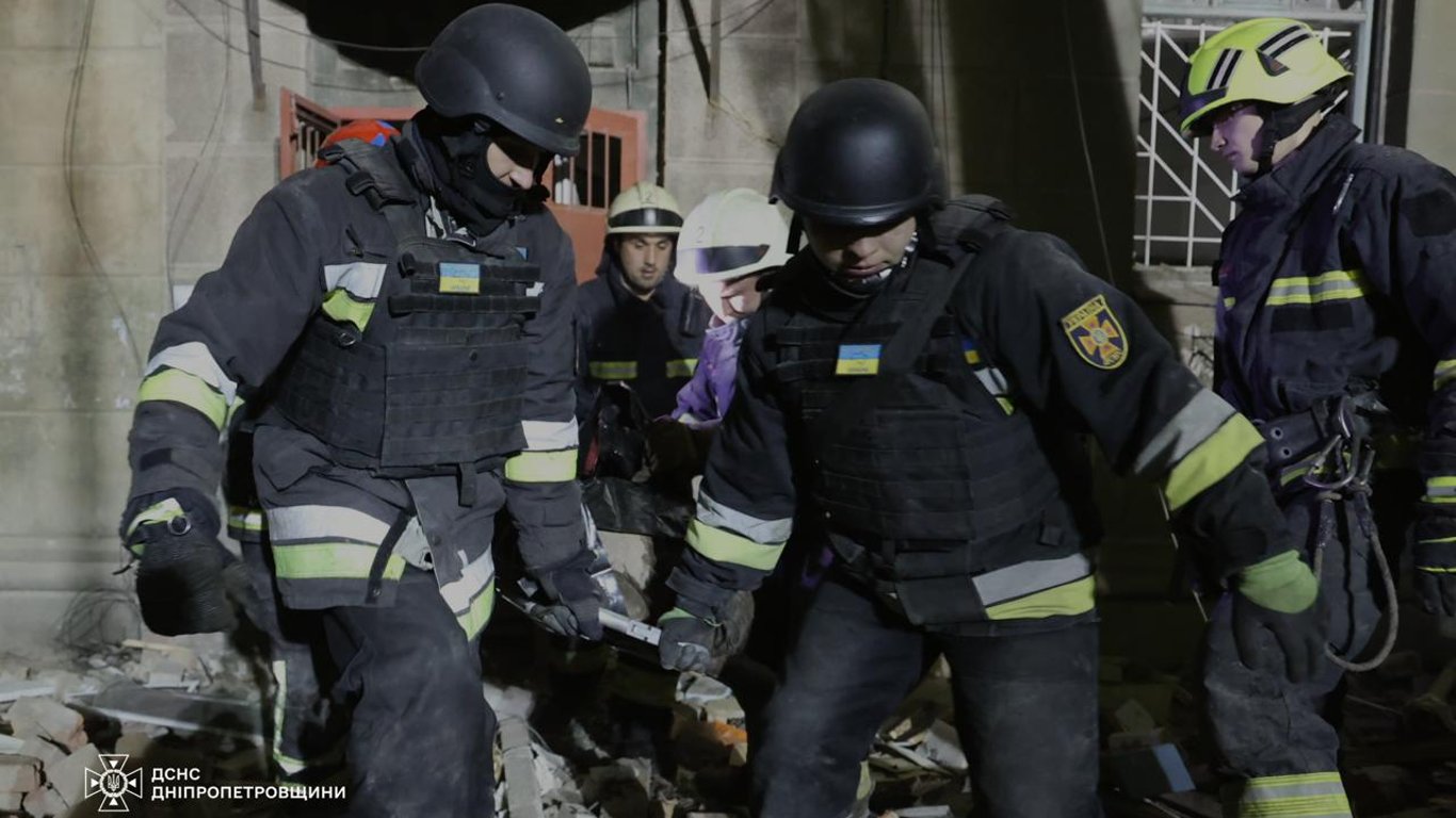 У Дніпрі завершили рятувальні роботи після удару РФ