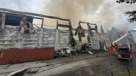 У Львові після атаки горів індустріальний парк — фото, відео - 285x160