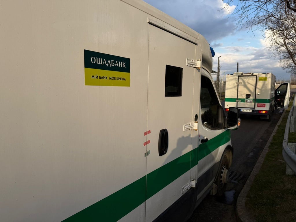 Ощадбанку повернули автомобілі інкасанторів, які затримали в Угорщині, але машини пошкоджені