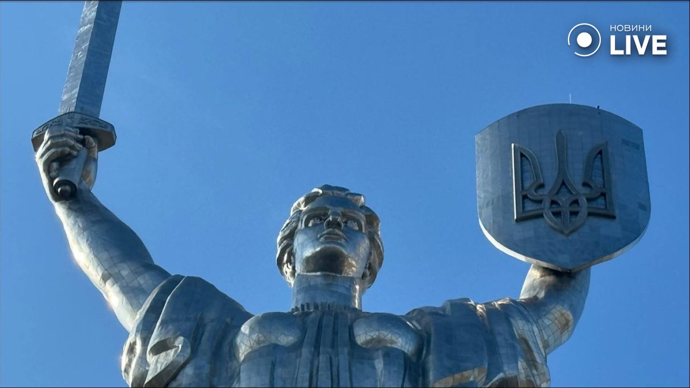 У Києві відкрили оглядовий майданчик на щиті "Батьківщини-Матері"