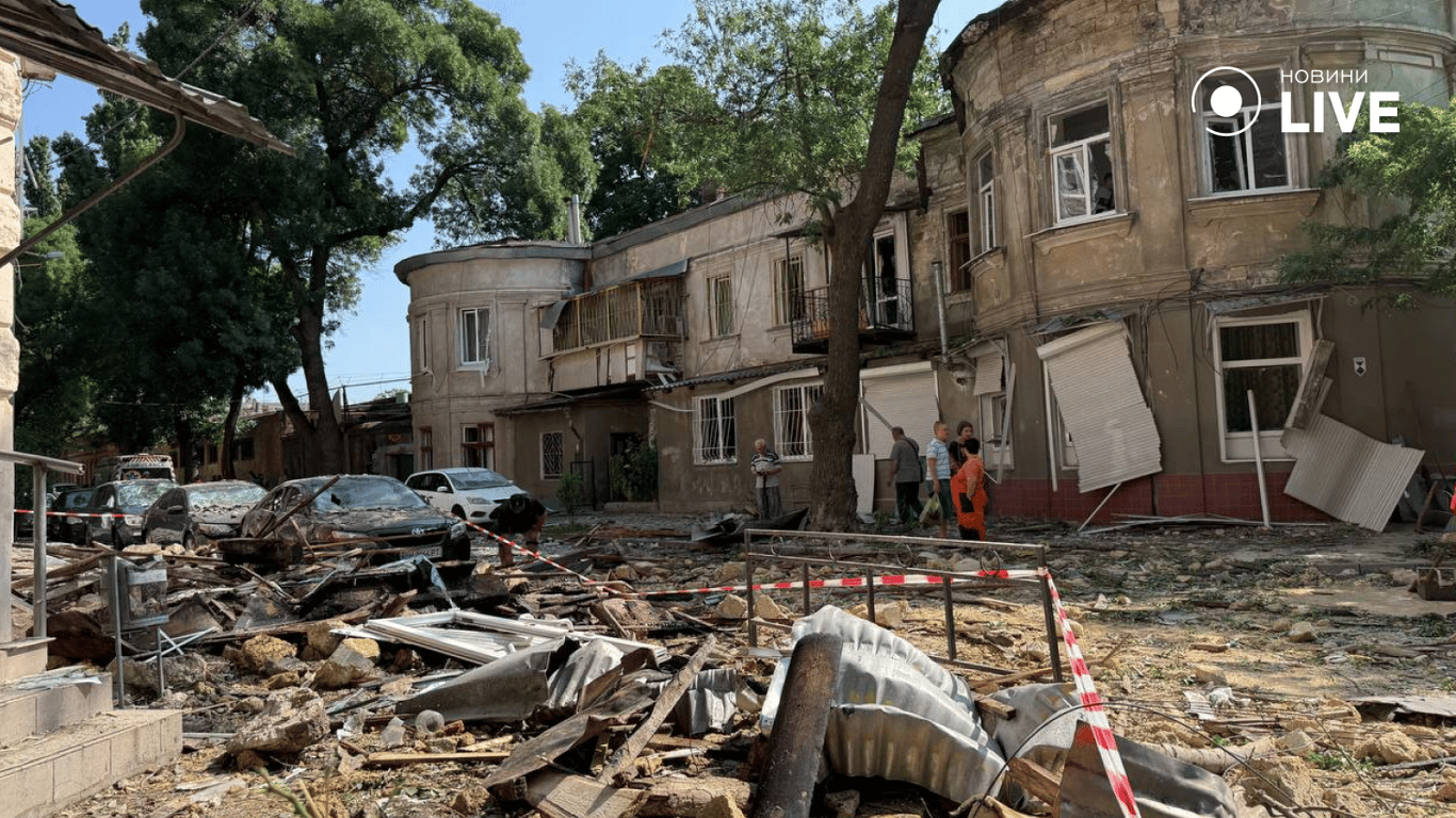 Все, що залишилося від будинку в Одесі після обстрілу - фото 2