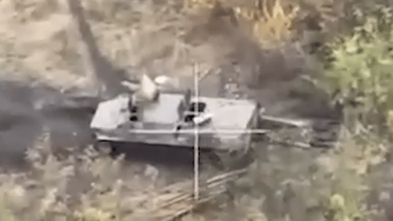 Як українські дрони знищують російські танки — відео