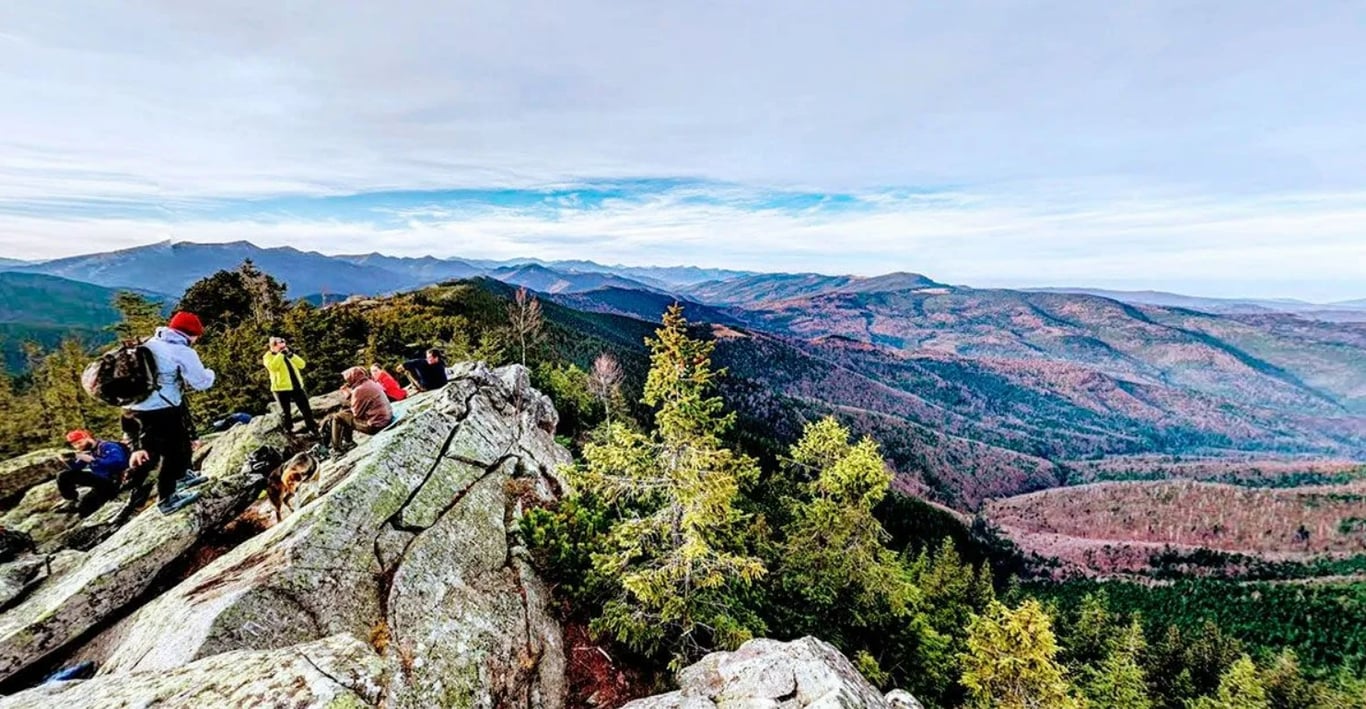 Топ-4 оглядових майданчиків в Карпатах, які вразять кожного - фото 2