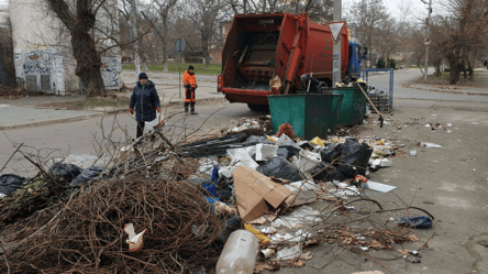 В Киев вернулись коммунальщики, помогавшие разгребать завалы в Херсоне - 285x160