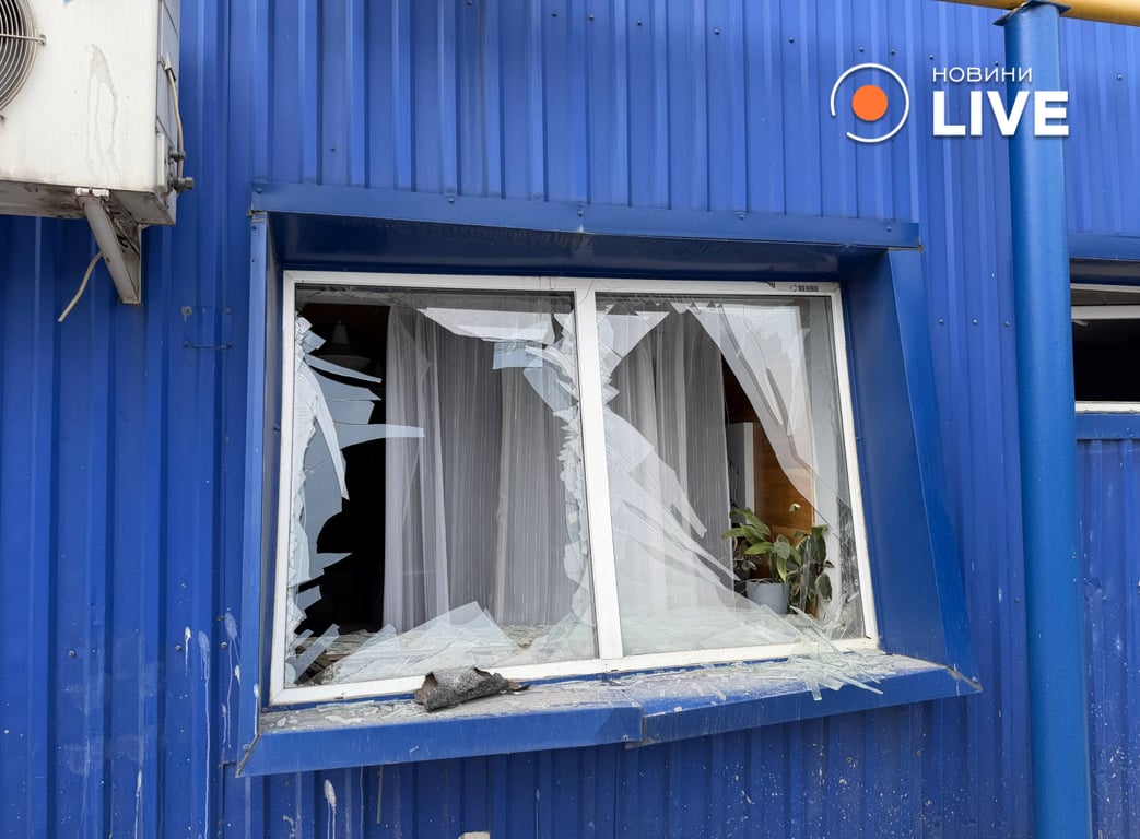 вибите вікно, Епіцентр 5 серпня