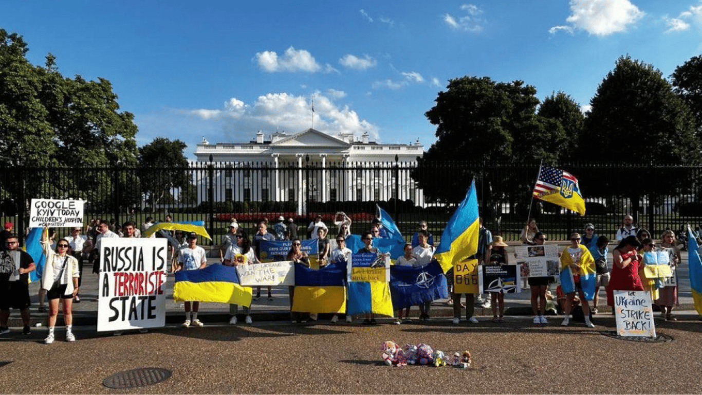 Ракетний удар по Україні 8 липня — у США пройшли мітинги