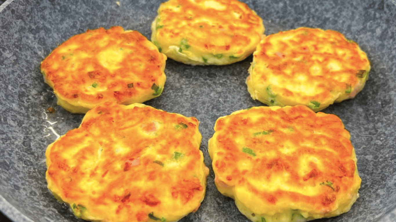 оладки з начинкою на сніданок 