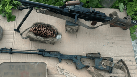 СБУ і Нацполіція затримали ділків, які продавали трофейну снайперську зброю криміналітету - 285x160