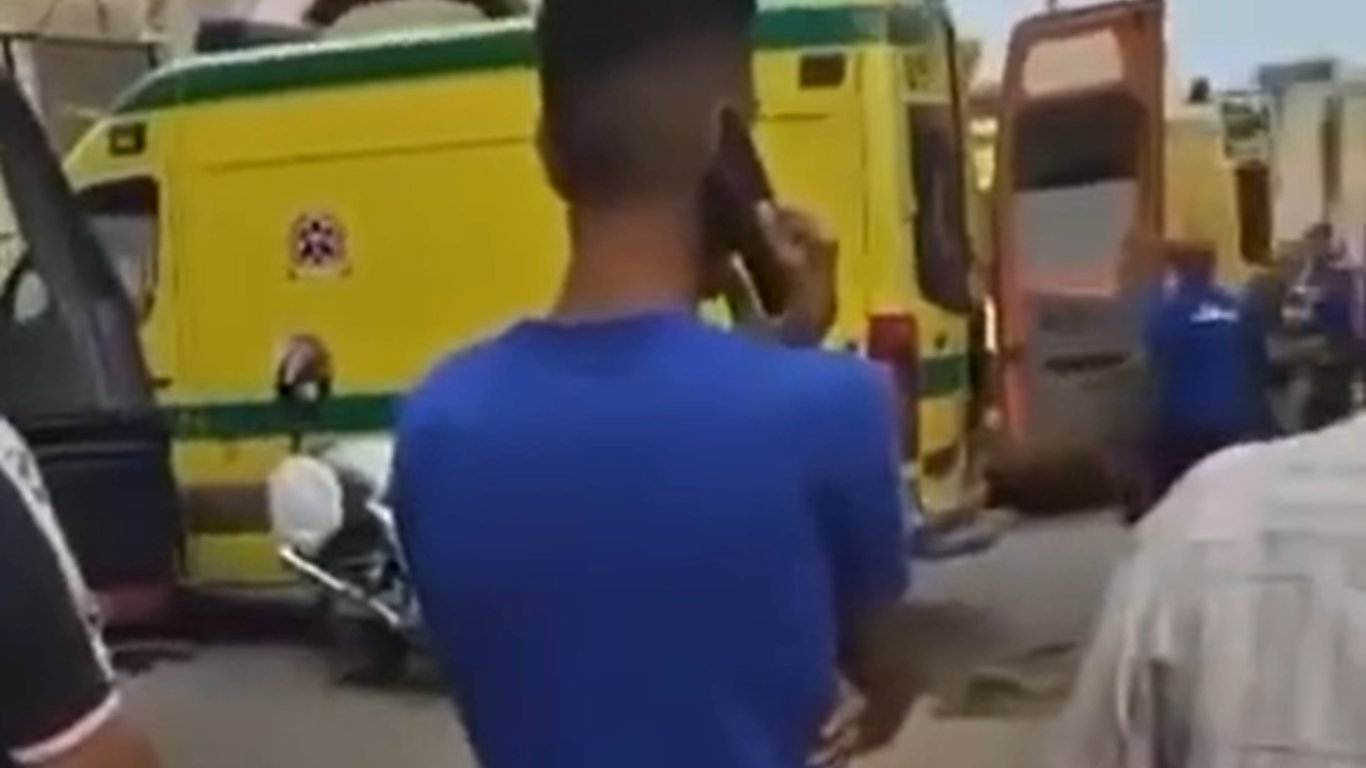 В Египте полицейский обстрелял автобус с израильскими туристами: есть погибшие
