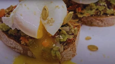 Рецепт яйця пашот до сніданку — покрокова інструкція приготування для новачків - 285x160