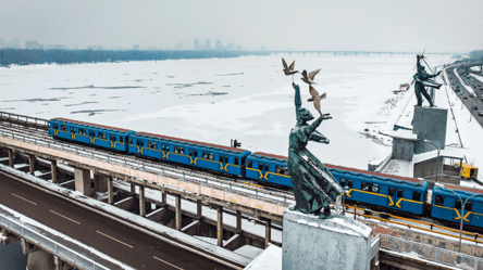 Рух поїздів метро мостами під час тривог — у КМВА зробили заяву - 290x166